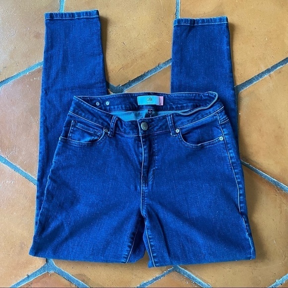 Cabi Curvy Skinny Jeans 3041 Dark Wash Denim - Picture 3 of 9